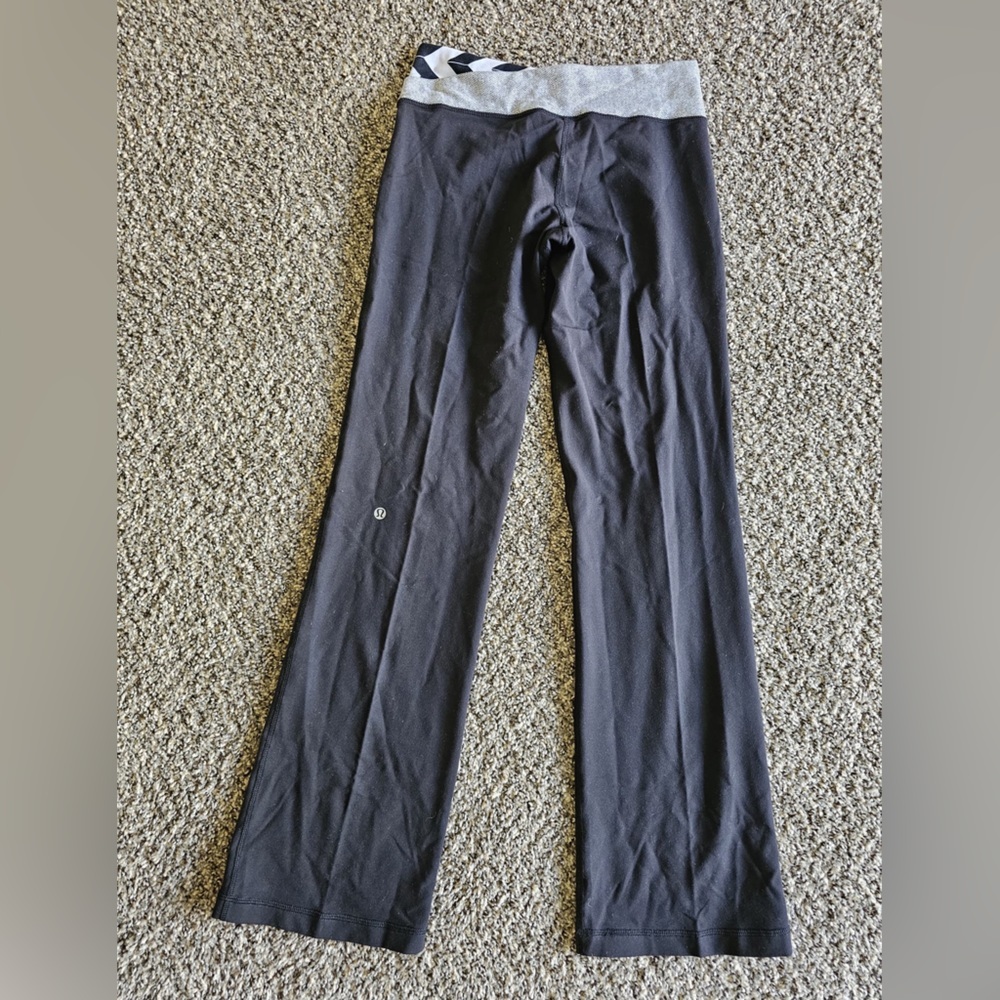Lululemon Groove Flare Yoga Pant size 6 - Picture 2 of 5